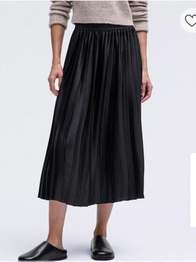 LULULEMON PLEATED MIDI SKIRT
